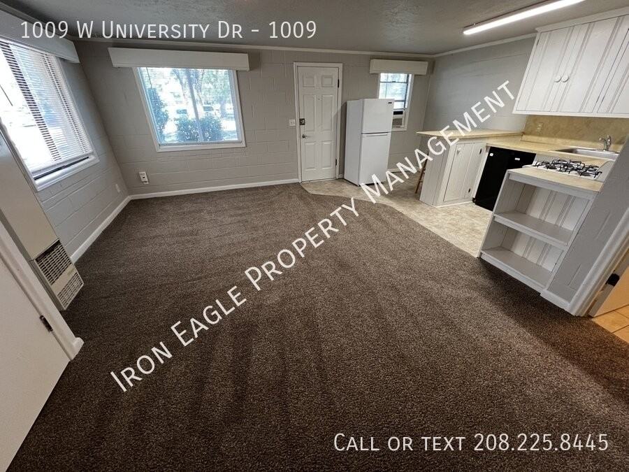 1009 W University Dr #1009 - Photo 2 of 5