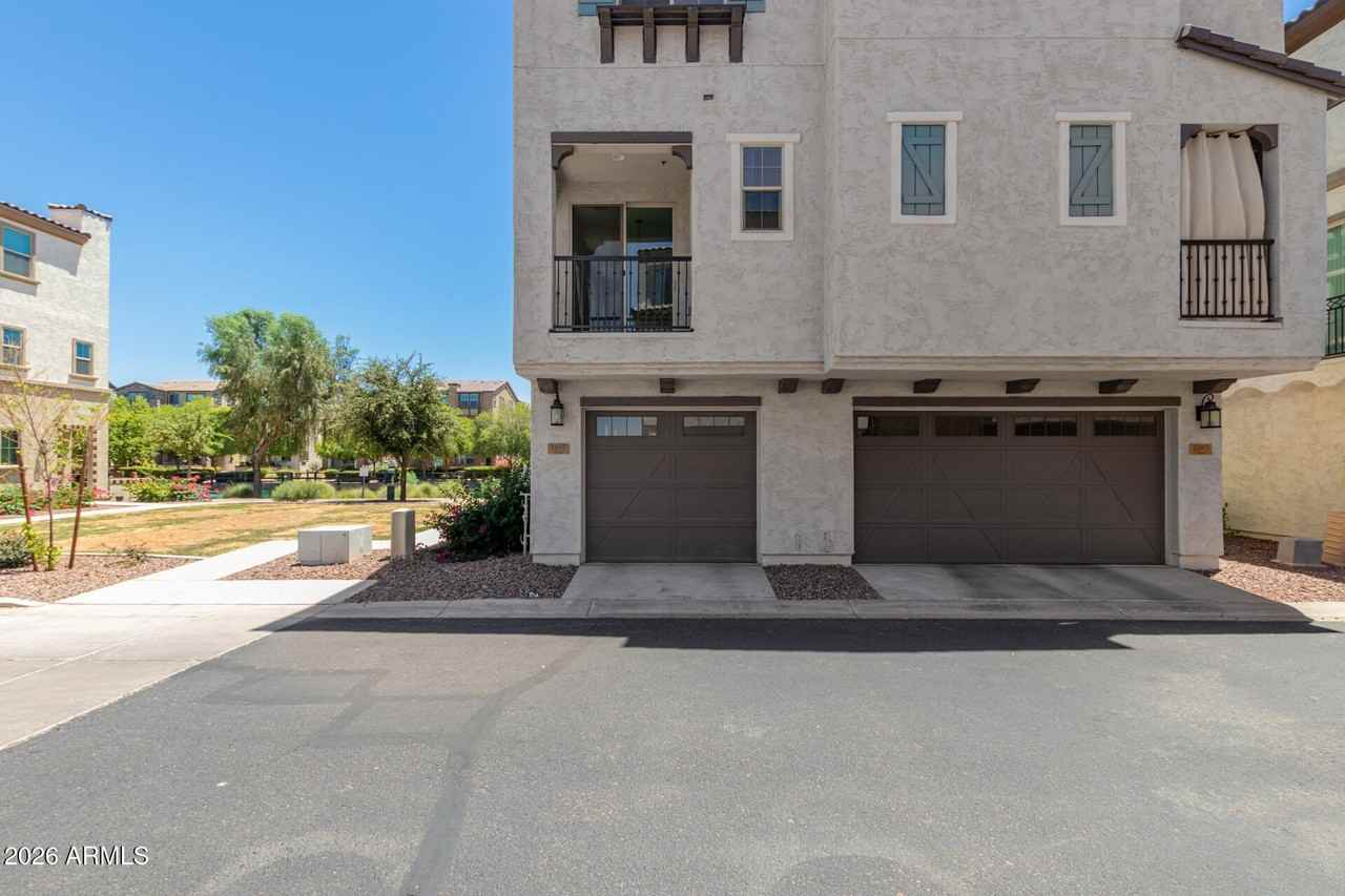 1697 E Hampton Ln - Photo 2 of 50