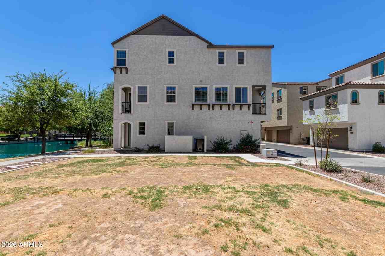 1697 E Hampton Ln - Photo 4 of 50
