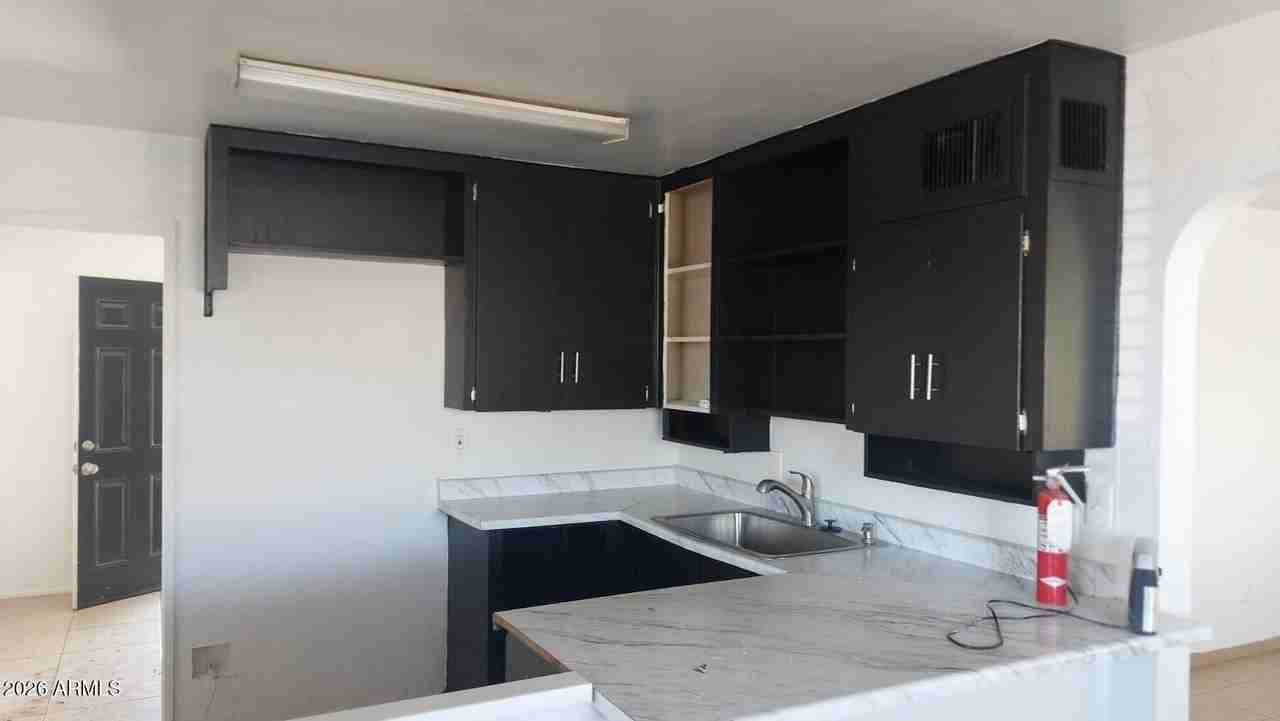 8815 N 28th Ave - Photo 4 of 15