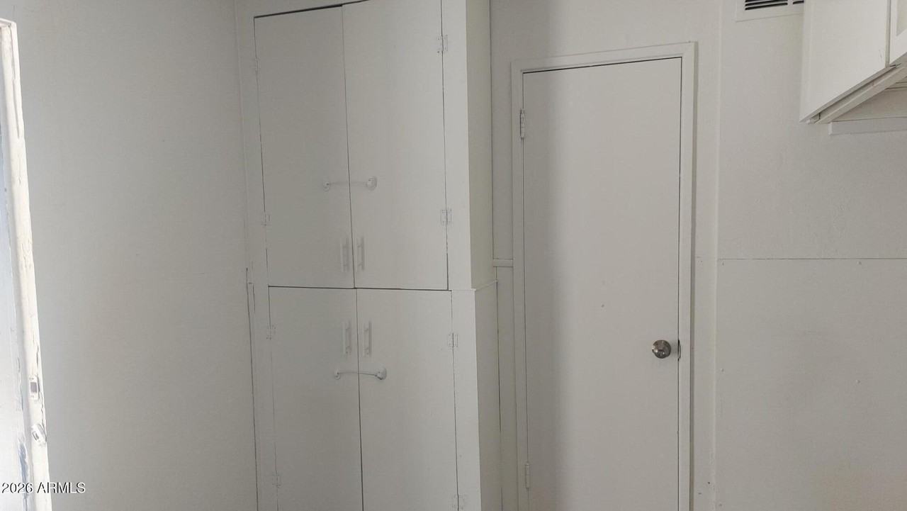 8815 N 28th Ave - Photo 5 of 15