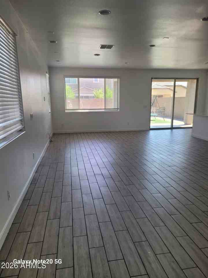 9207 W Sells Dr - Photo 7 of 12