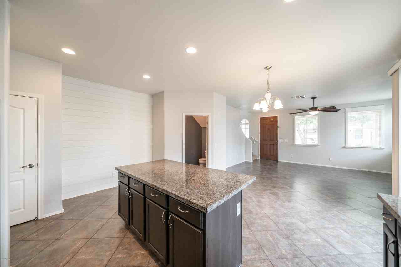 4060 E Vest Ave - Photo 5 of 35