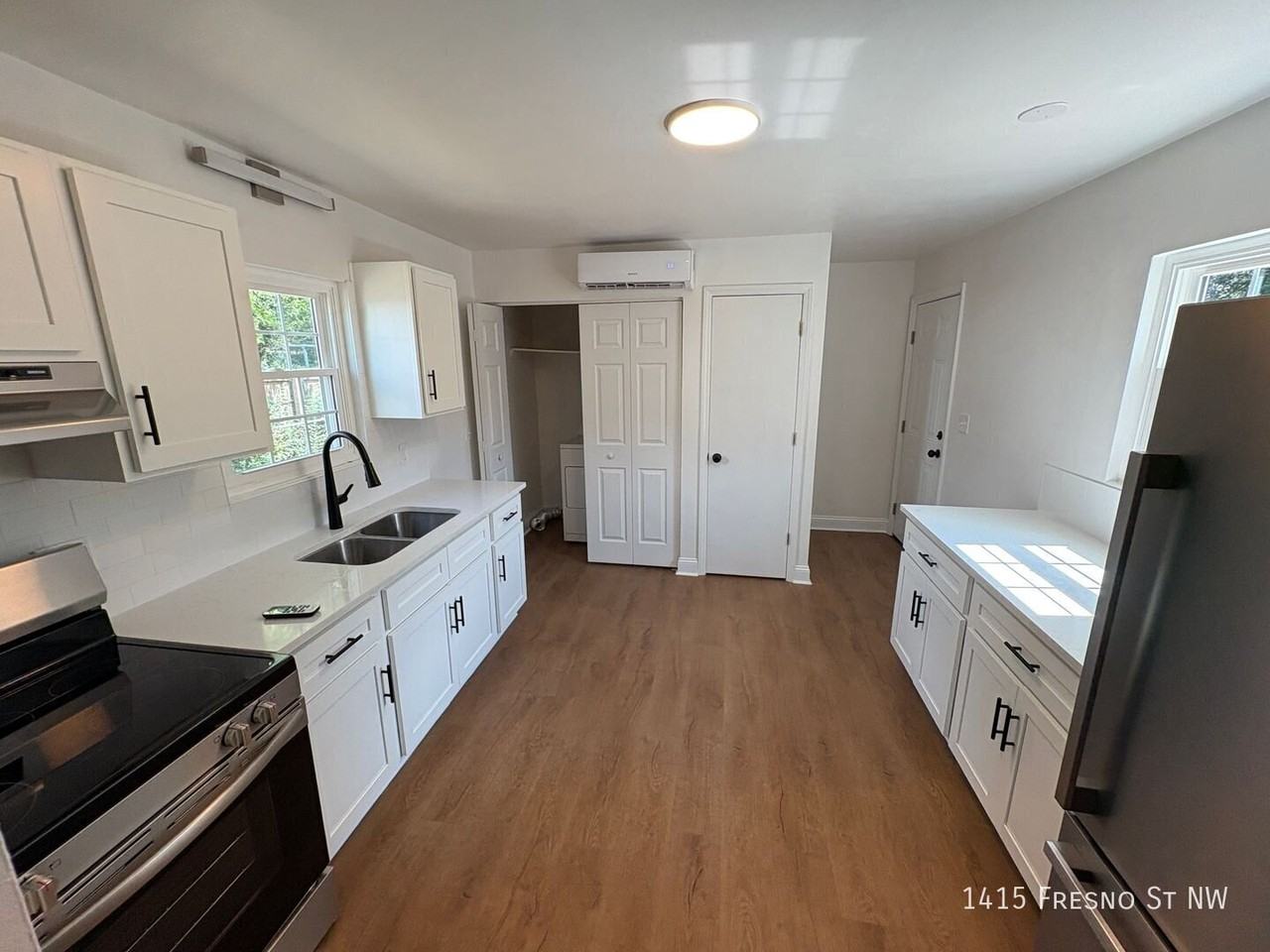1415 Fresno St Nw - Photo 7 of 8
