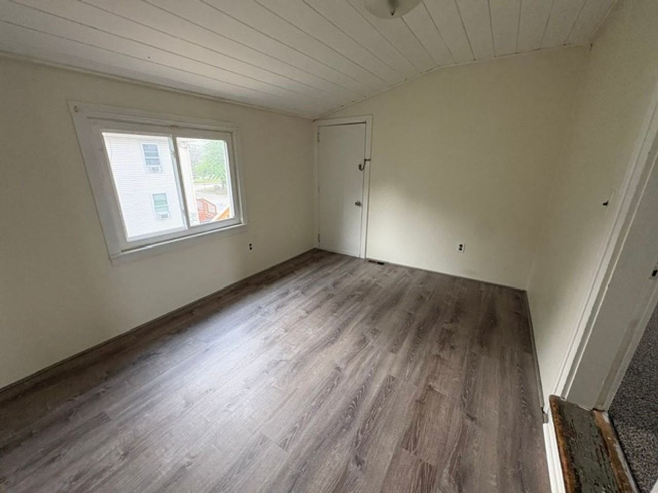 44 Grove St #D - Photo 7 of 9