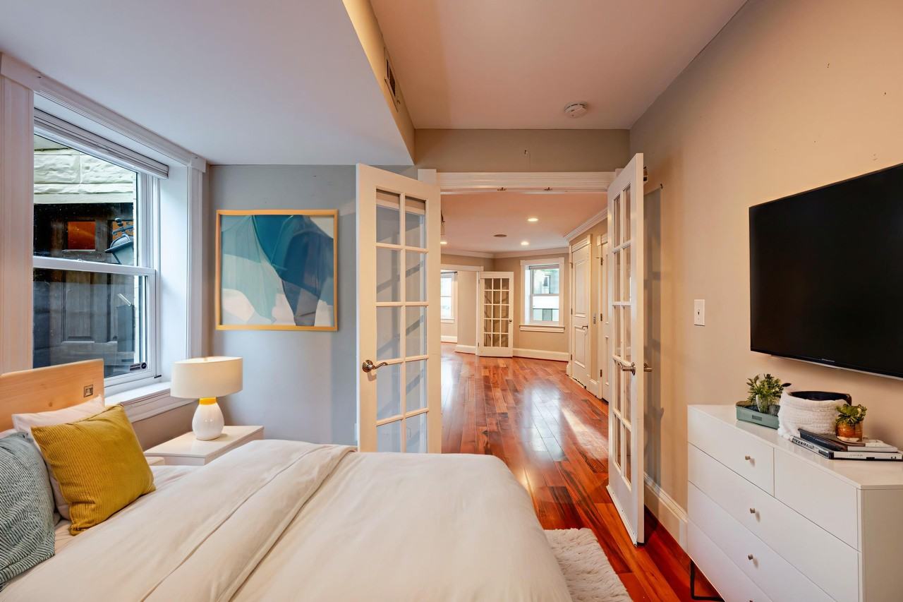 2126 R St Nw #B - Photo 7 of 24