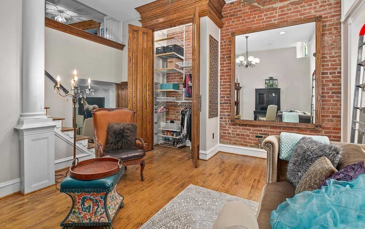 904 D St Se #8 - Photo 4 of 24
