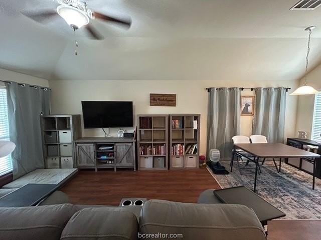 15111 Pidmont Ln - Photo 3 of 23