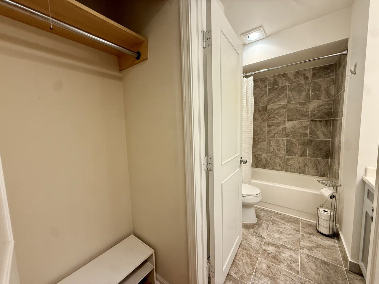 6102 N Sheridan Rd #208 - Photo 7 of 8