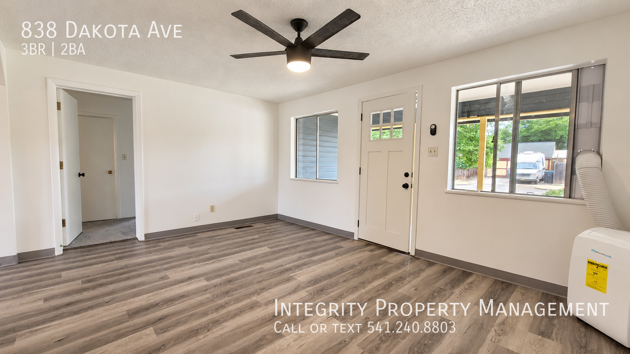 838 Dakota Ave - Photo 3 of 21
