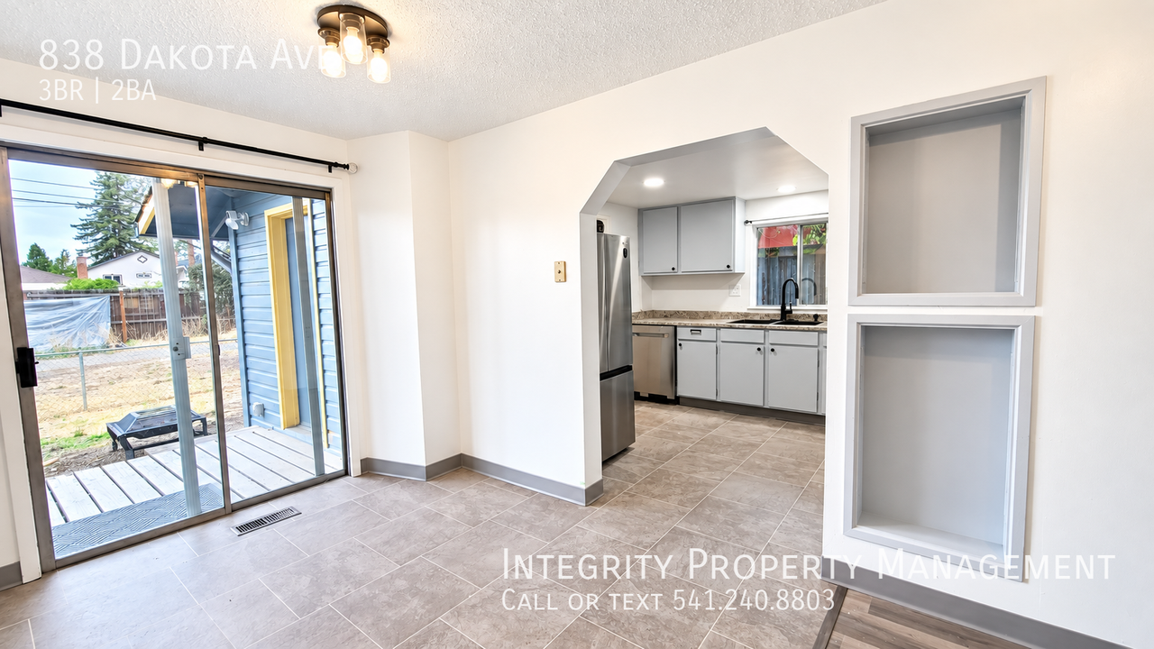 838 Dakota Ave - Photo 5 of 21