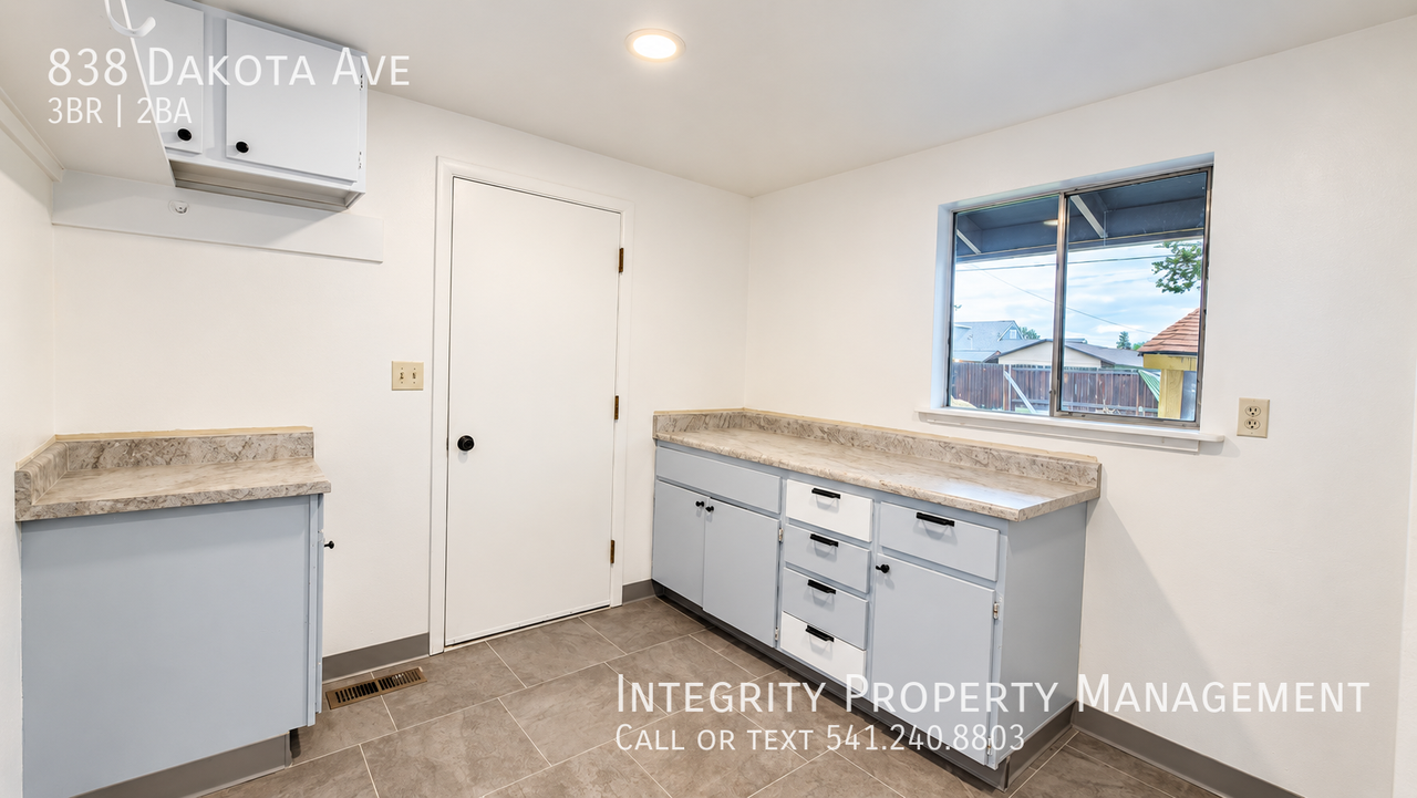 838 Dakota Ave - Photo 6 of 21