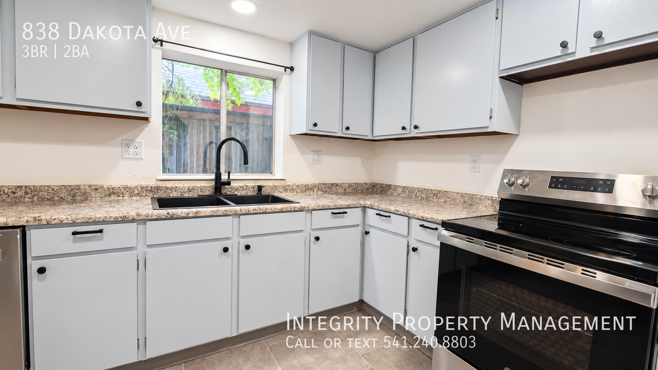 838 Dakota Ave - Photo 7 of 21