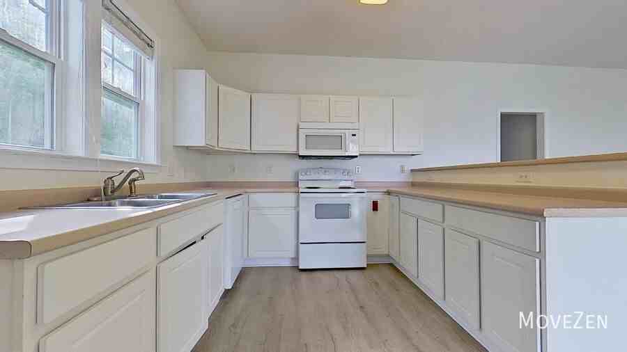 4705 Pineview Dr - Photo 5 of 28