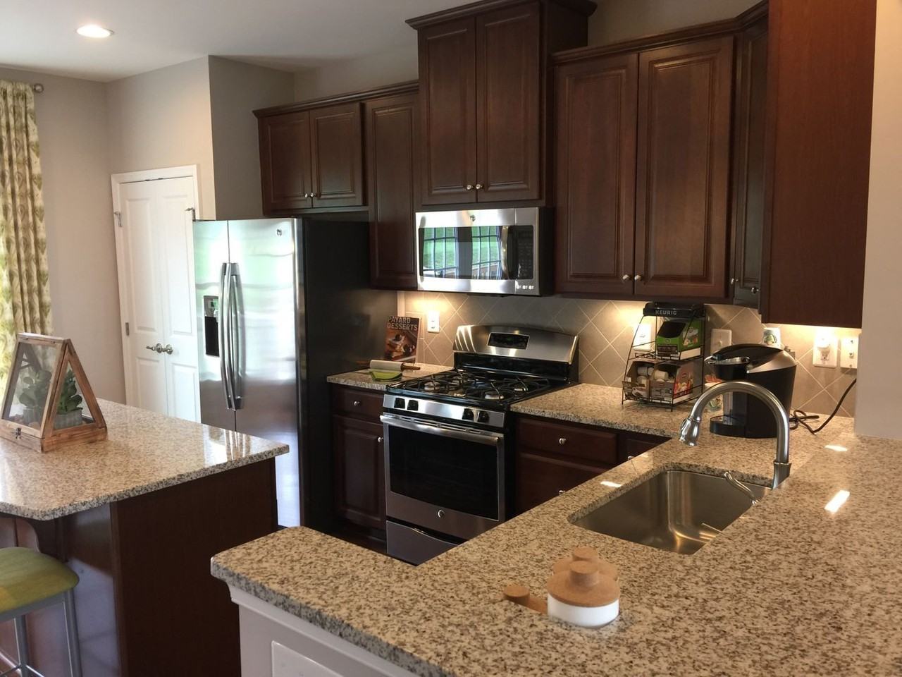 7890 Erinvale Ln - Photo 3 of 44