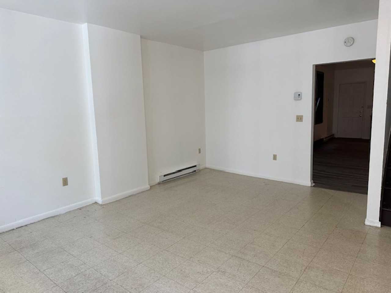 2130 Penn St - Photo 3 of 17