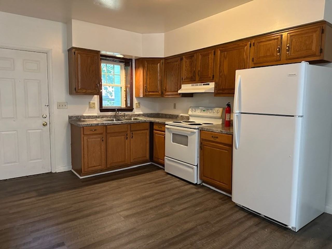 2130 Penn St - Photo 7 of 17