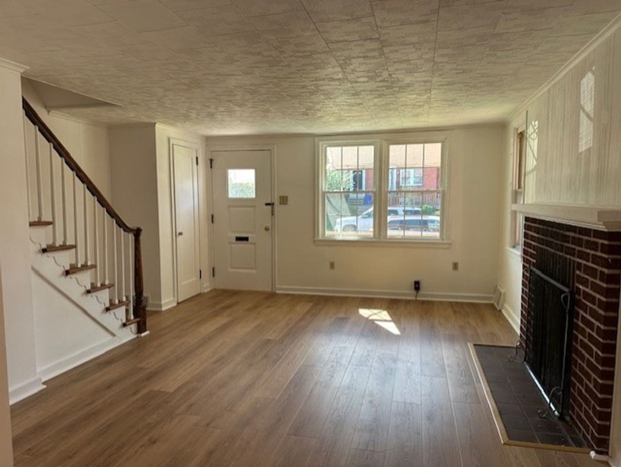 2324 Kensington St - Photo 3 of 16