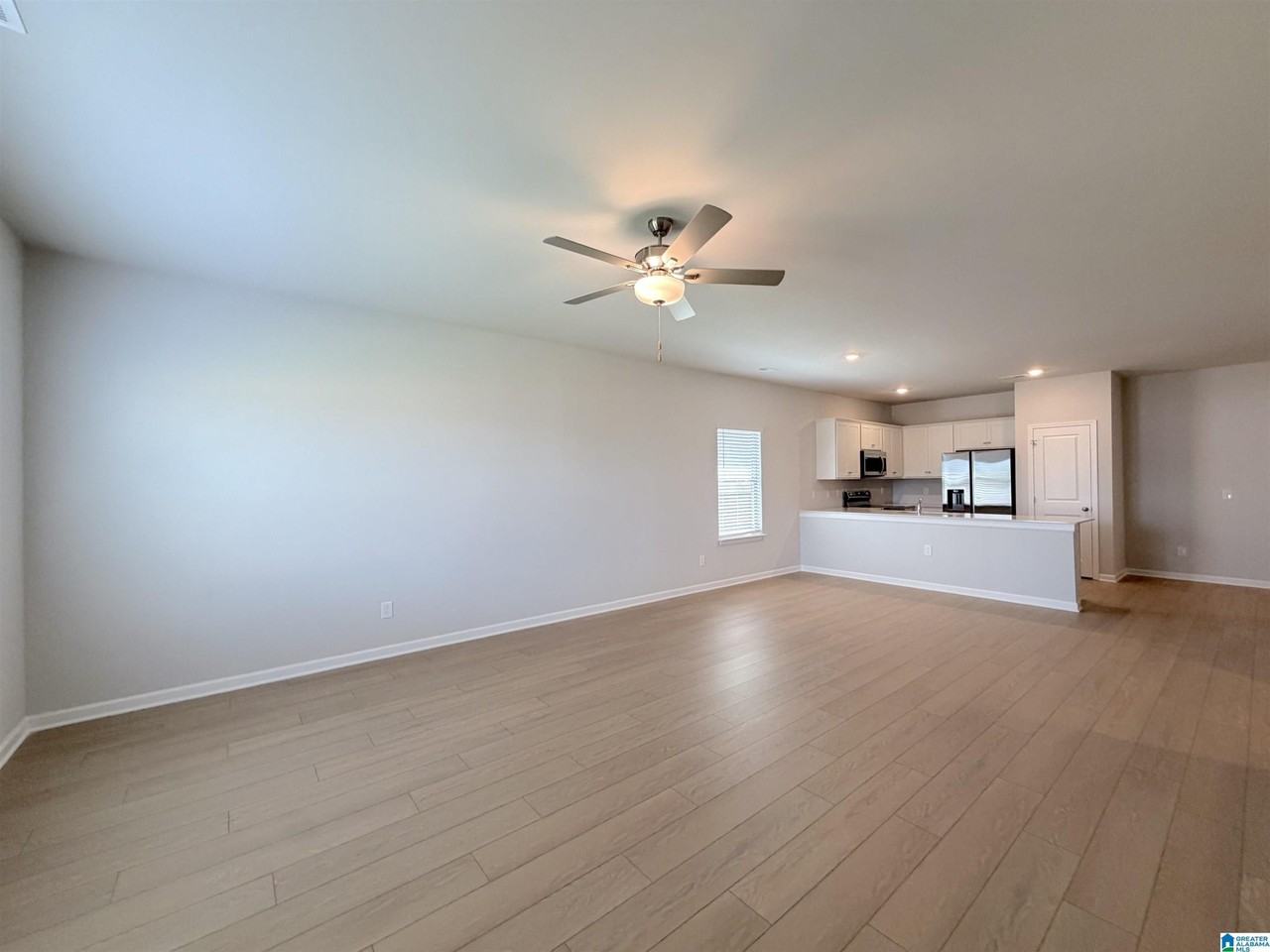 22754 Dashwood Ln - Photo 4 of 25
