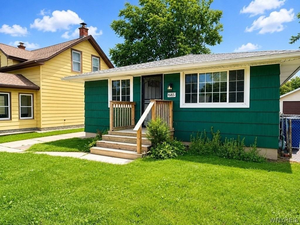 685 Longmeadow Rd - Photo 2 of 36