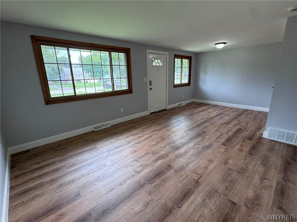 685 Longmeadow Rd - Photo 4 of 36