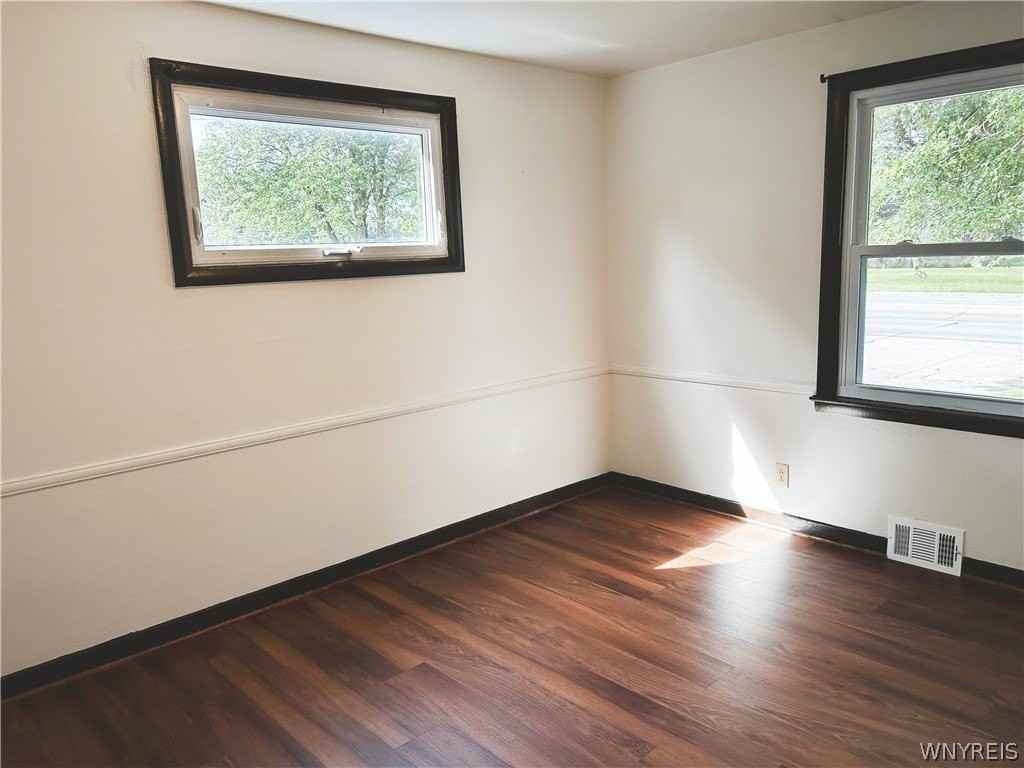 3319 Mckinley Pkwy - Photo 3 of 11