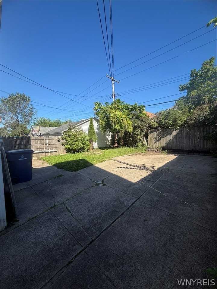 292 Hartwell Rd - Photo 2 of 24