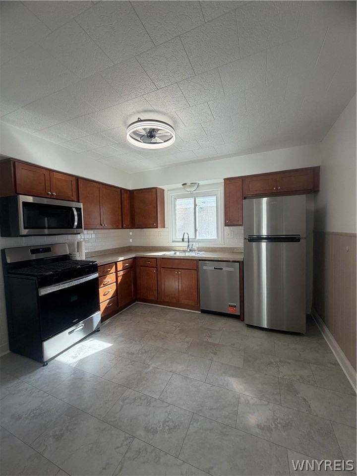292 Hartwell Rd - Photo 5 of 24