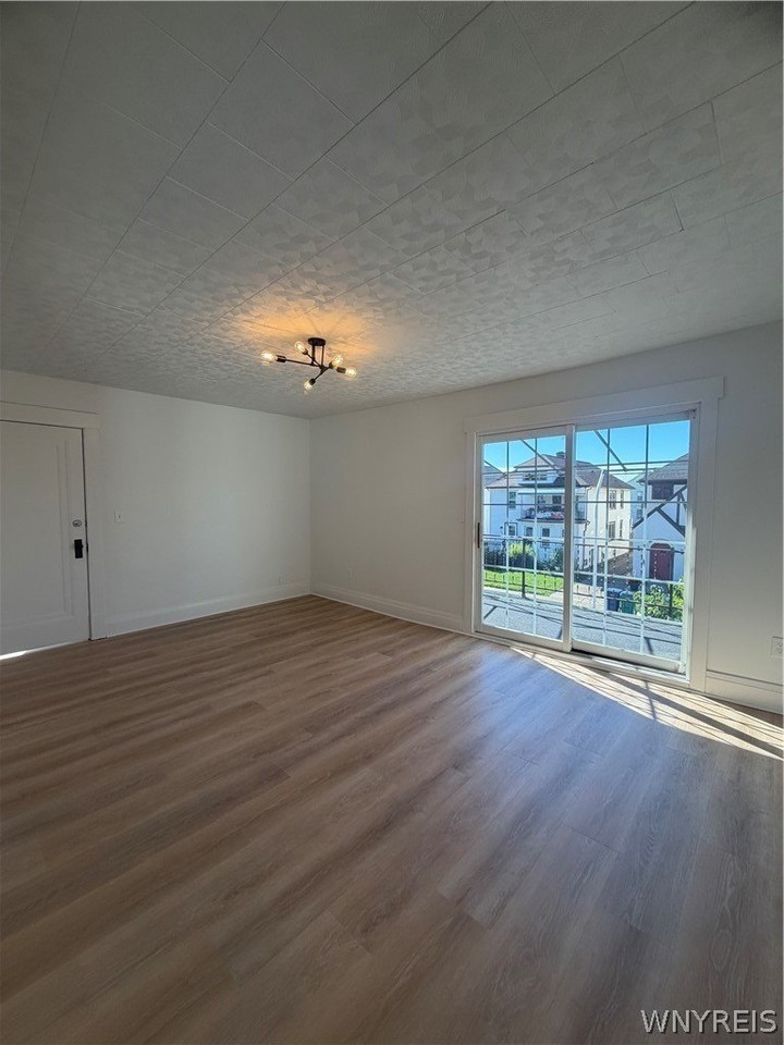 292 Hartwell Rd - Photo 4 of 18