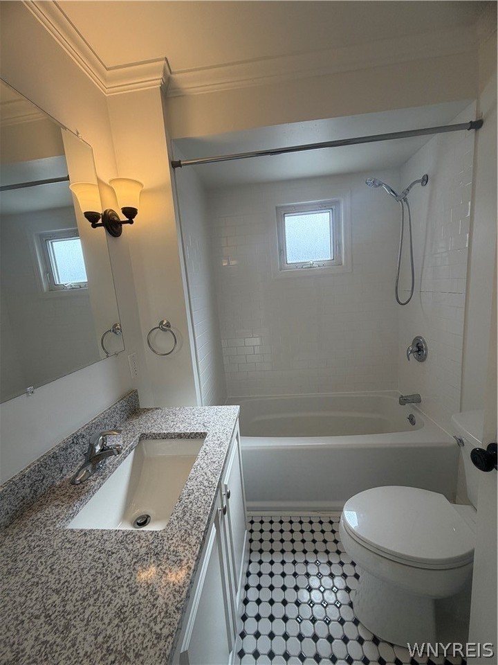 292 Hartwell Rd - Photo 3 of 18