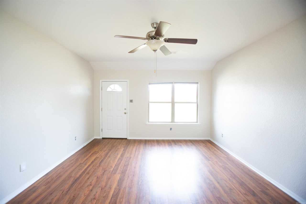 2096 Fern Valley Dr - Photo 2 of 21