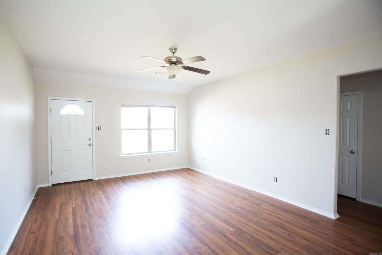 2096 Fern Valley Dr - Photo 3 of 21