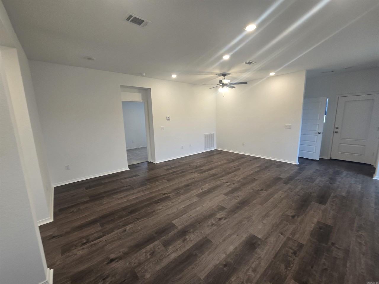 6688 Hollywood Ave - Photo 3 of 13