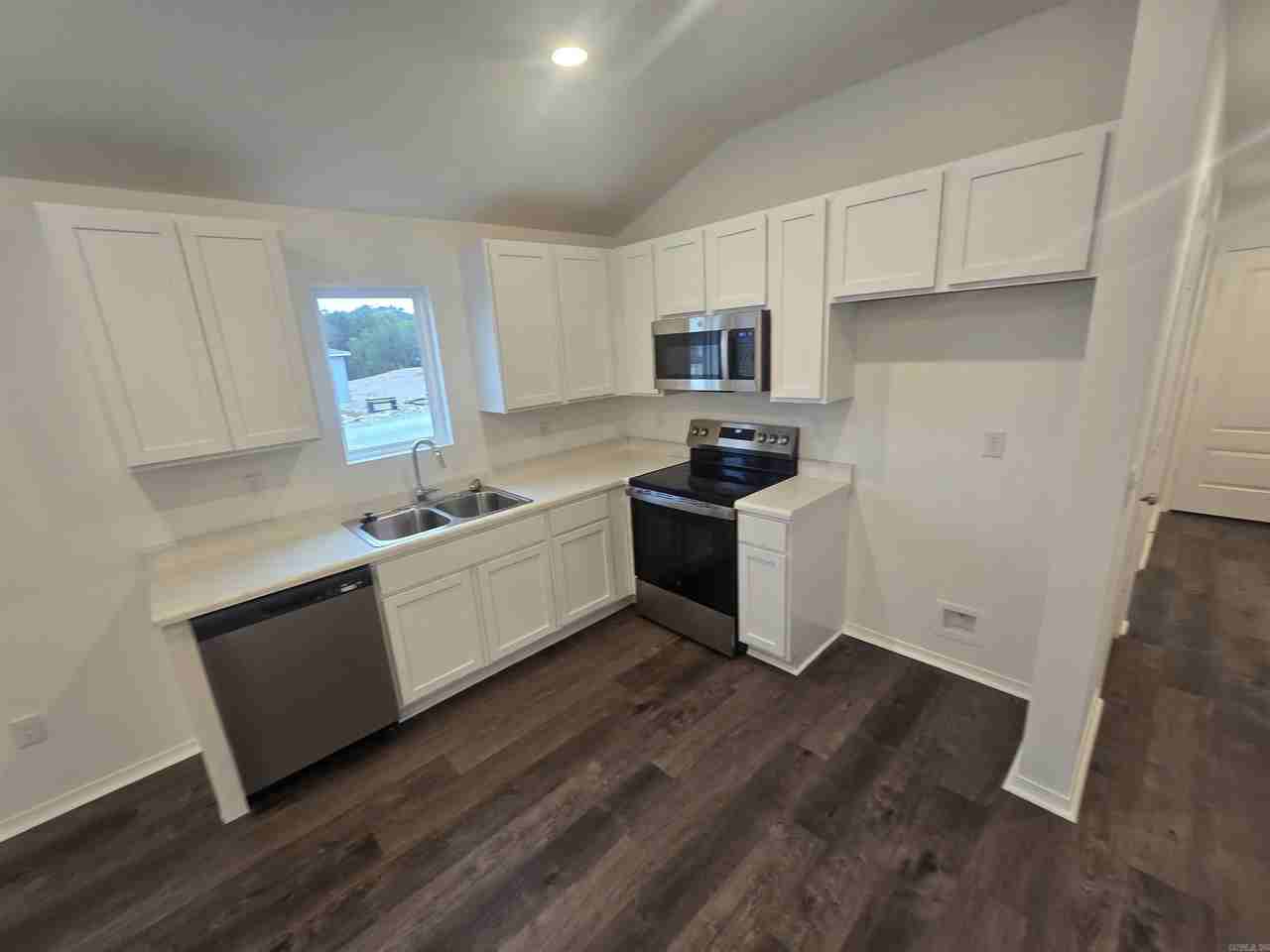 6688 Hollywood Ave - Photo 4 of 13