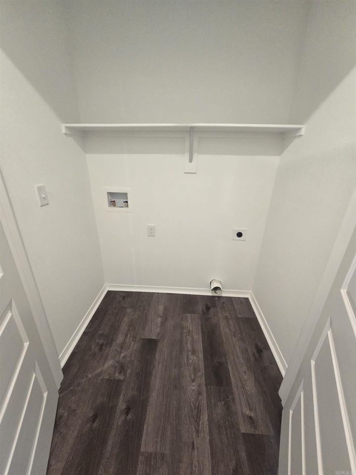 6688 Hollywood Ave - Photo 5 of 13