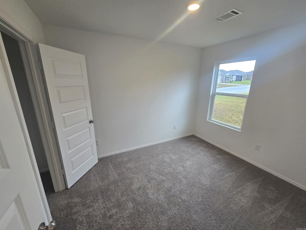 6688 Hollywood Ave - Photo 6 of 13