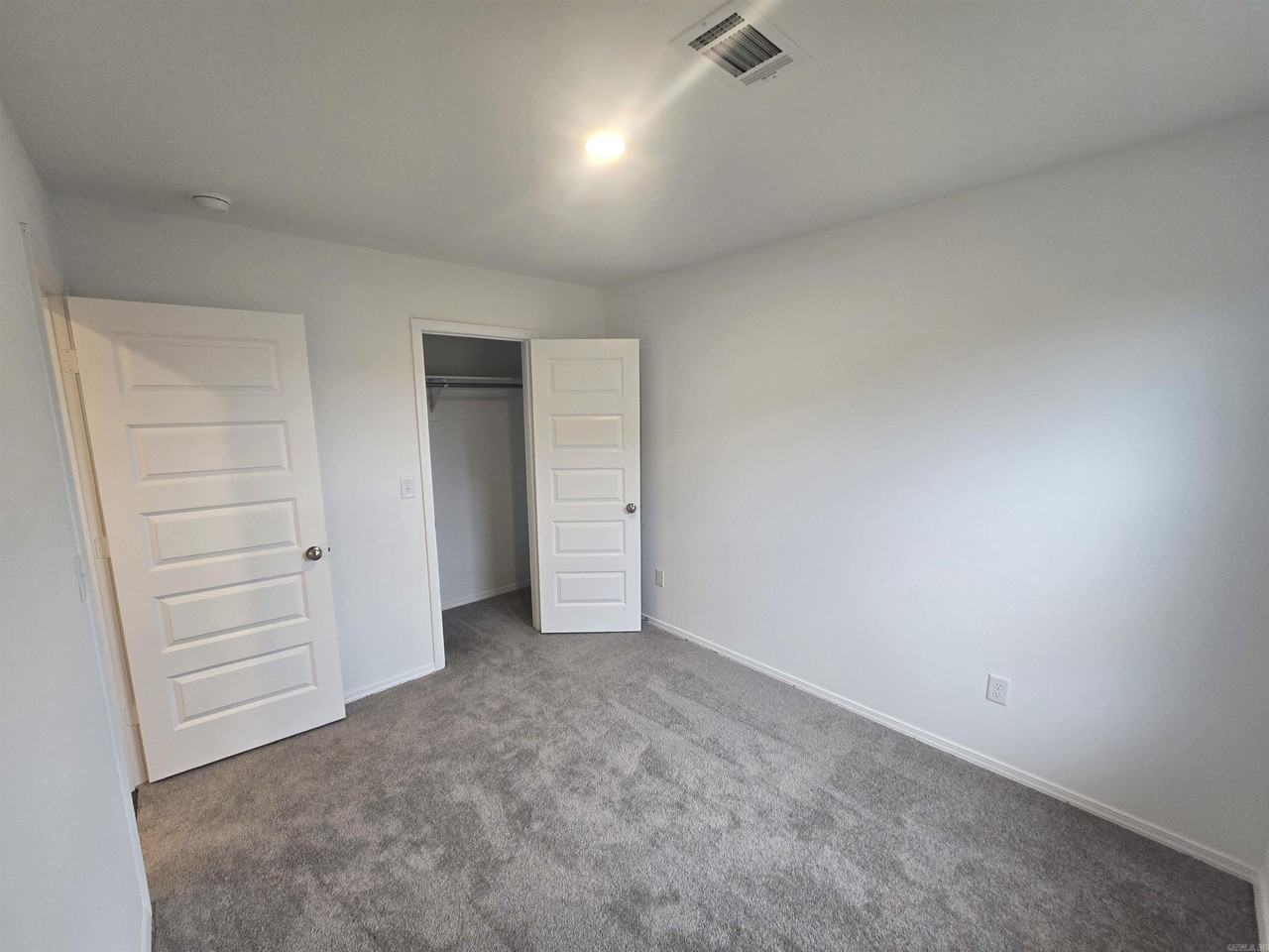 6688 Hollywood Ave - Photo 7 of 13