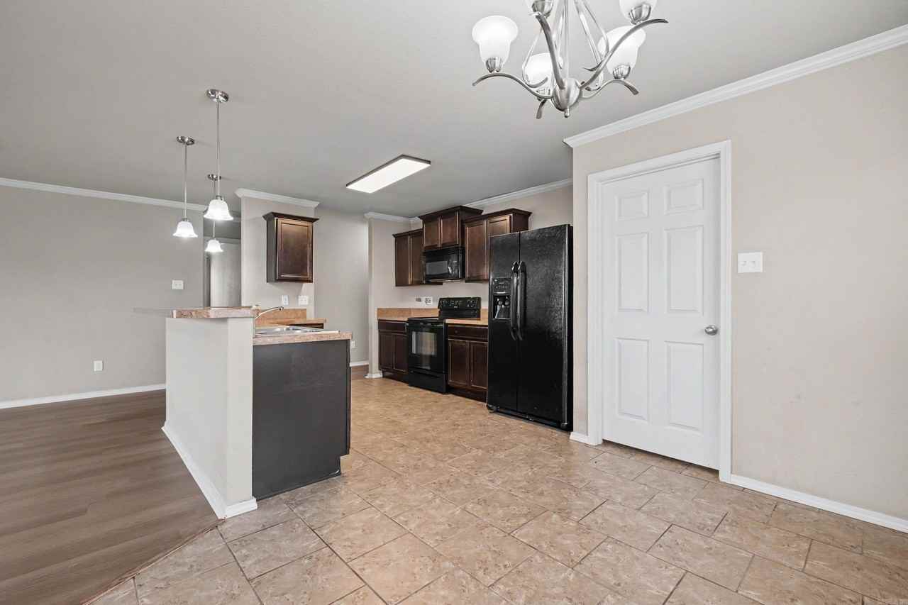 2713 Brighton Pl - Photo 4 of 39
