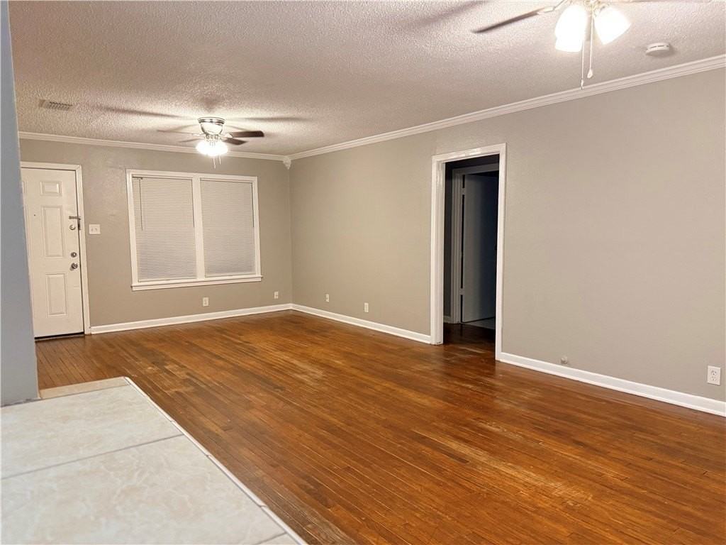 4721 Dody St - Photo 5 of 9