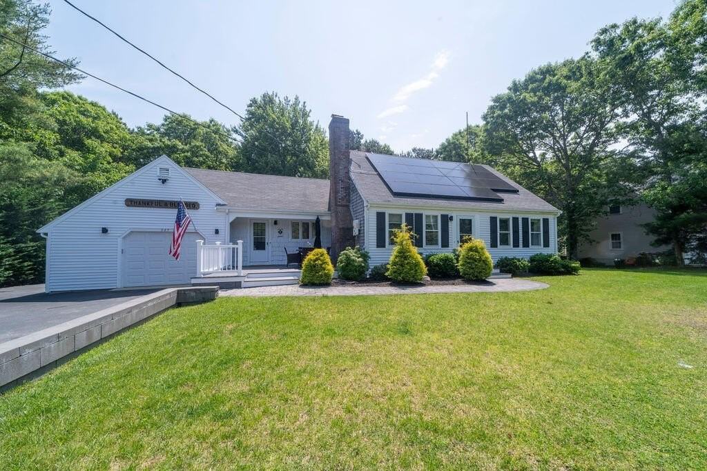 327 N Falmouth Hwy - Photo 4 of 44