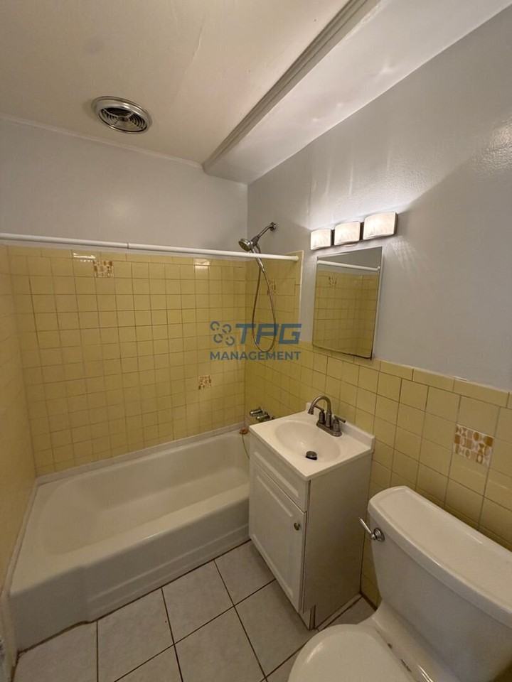 239 Spring St #B7 - Photo 4 of 6