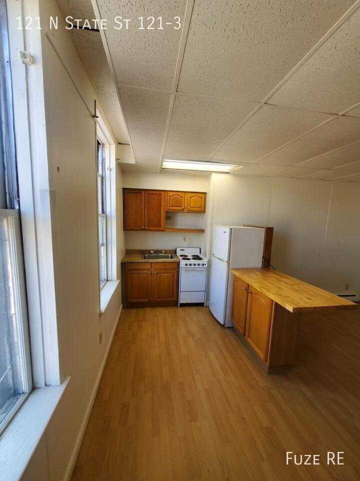 121 State St N - Photo 3 of 5