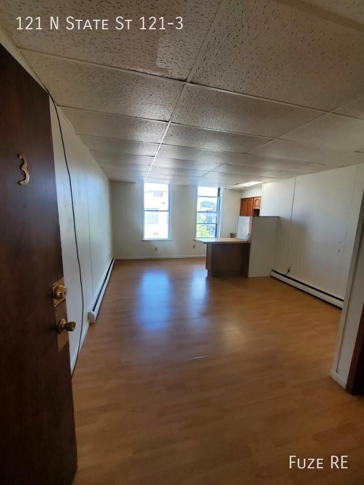 121 State St N - Photo 4 of 5