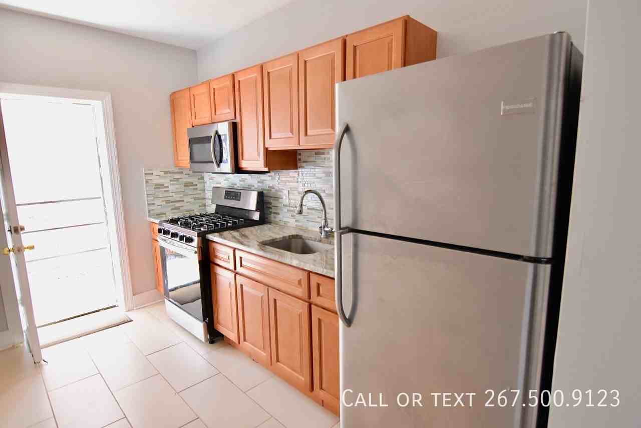 4900 Pine St #4 - Photo 6 of 12