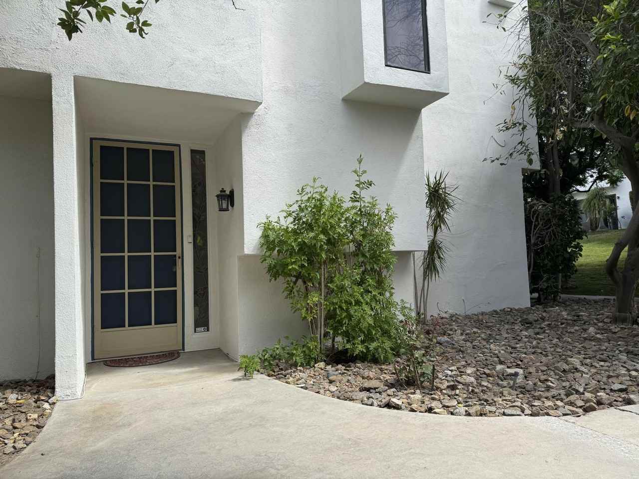 48728 Desert Flower Dr - Photo 4 of 34