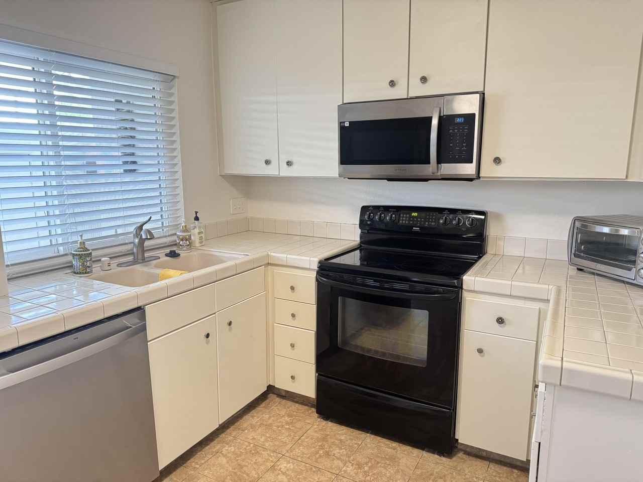 48728 Desert Flower Dr - Photo 6 of 34
