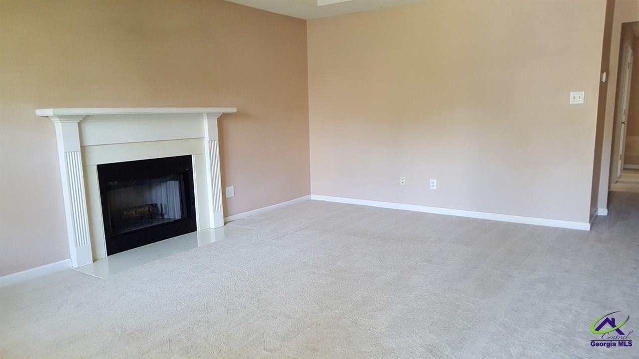 123 Chadwyck Ln - Photo 3 of 13