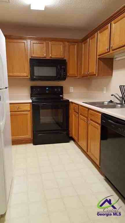 123 Chadwyck Ln - Photo 4 of 13