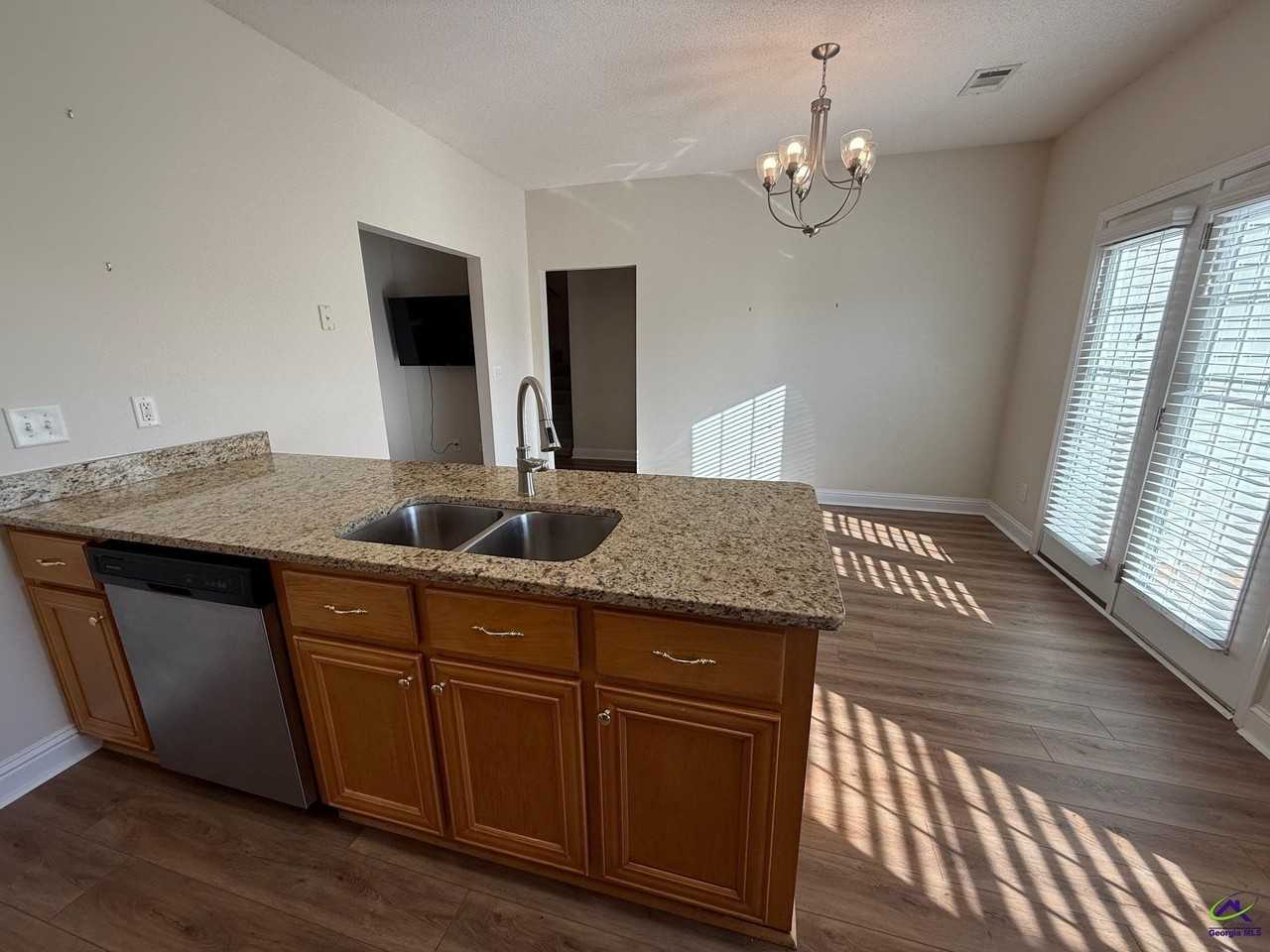 201 Vining Way - Photo 6 of 17