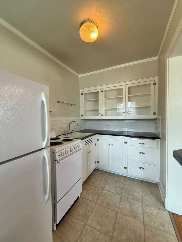 176 S Chestnut St #1 - Photo 2 of 3